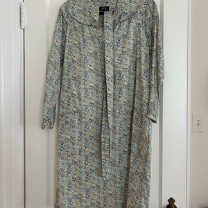 A.P.C. Ingalls Dress NWOT FR 36/US 4. Belted robe style. Classic A.P.C. Style.